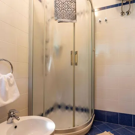 Apartment Great With Balcony