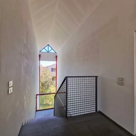 Apartment Great With Balcony